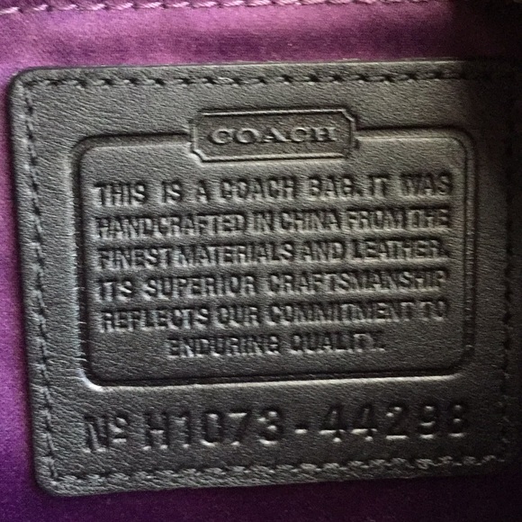 Coach NWOT mini Maggie style handbag. Black patent - Picture 6 of 6